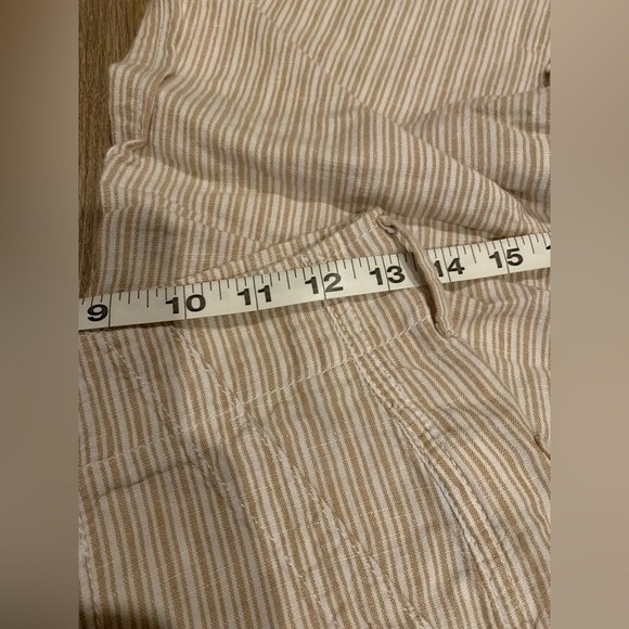 Gap size zero linen trousers. Wide leg, tan pin stripes. Hook and eye closures - Picture 2 of 8